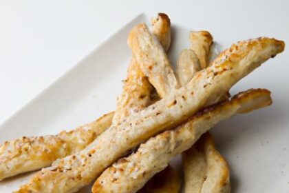 Crunchy Paleo Garlic Breadsticks: Ancient Flavor, Modern Twist