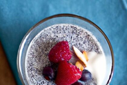 Berry Bliss: Wholesome Chia Pudding with Almond Milk